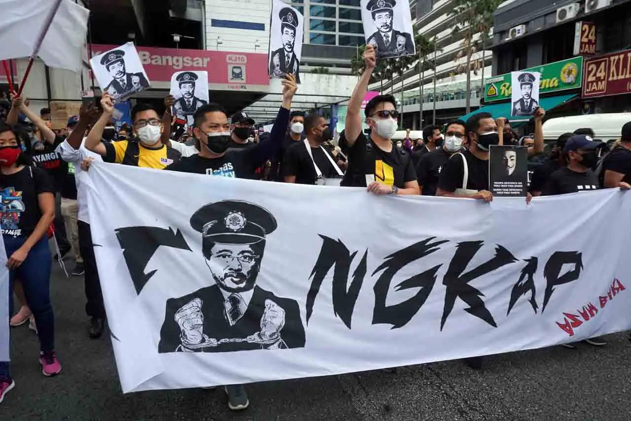 Ratusan Anak Muda Malaysia...