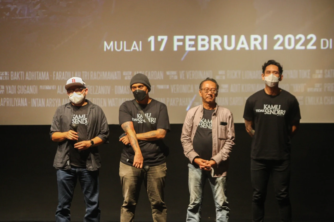 Kamu Tidak Sendiri,...