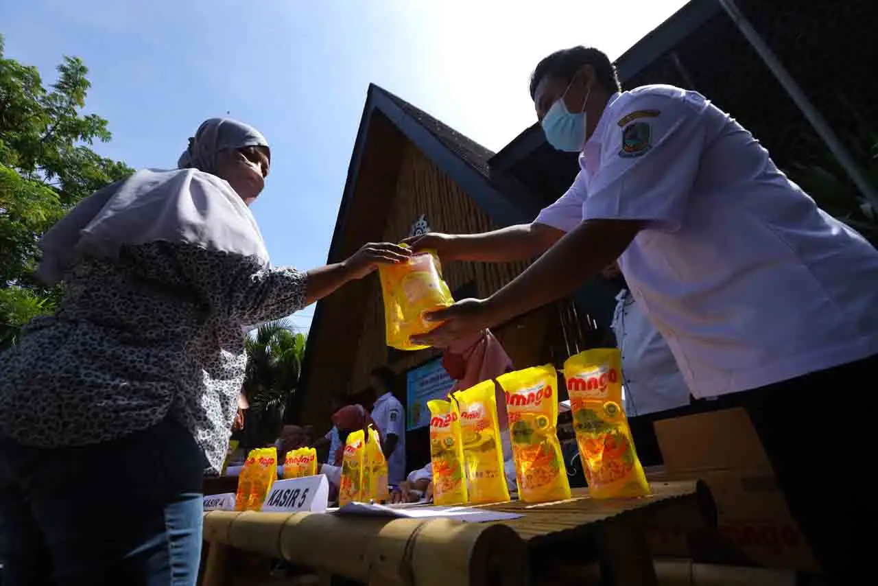 Operasi Pasar Minyak...