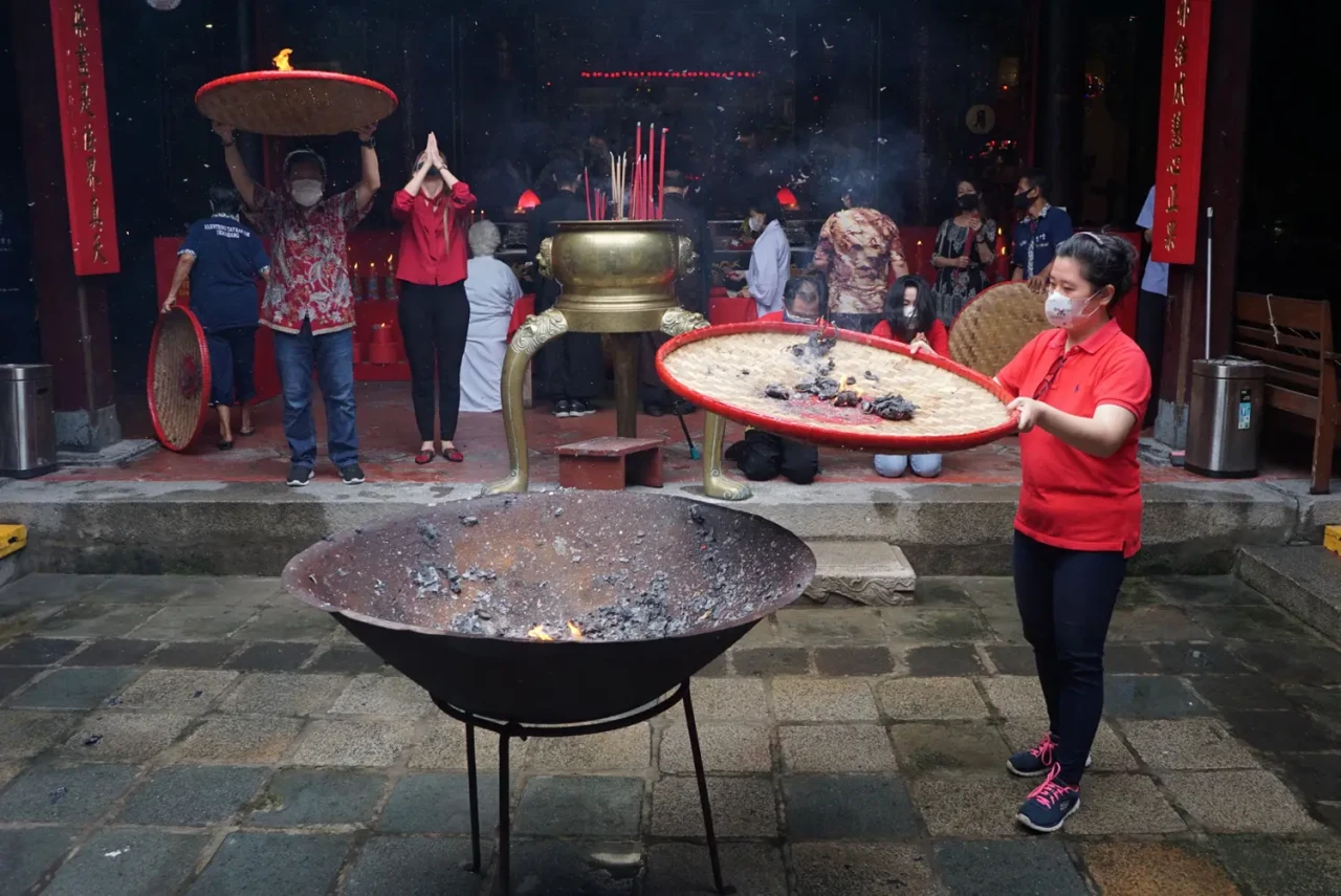Tradisi Ritual Bakar...