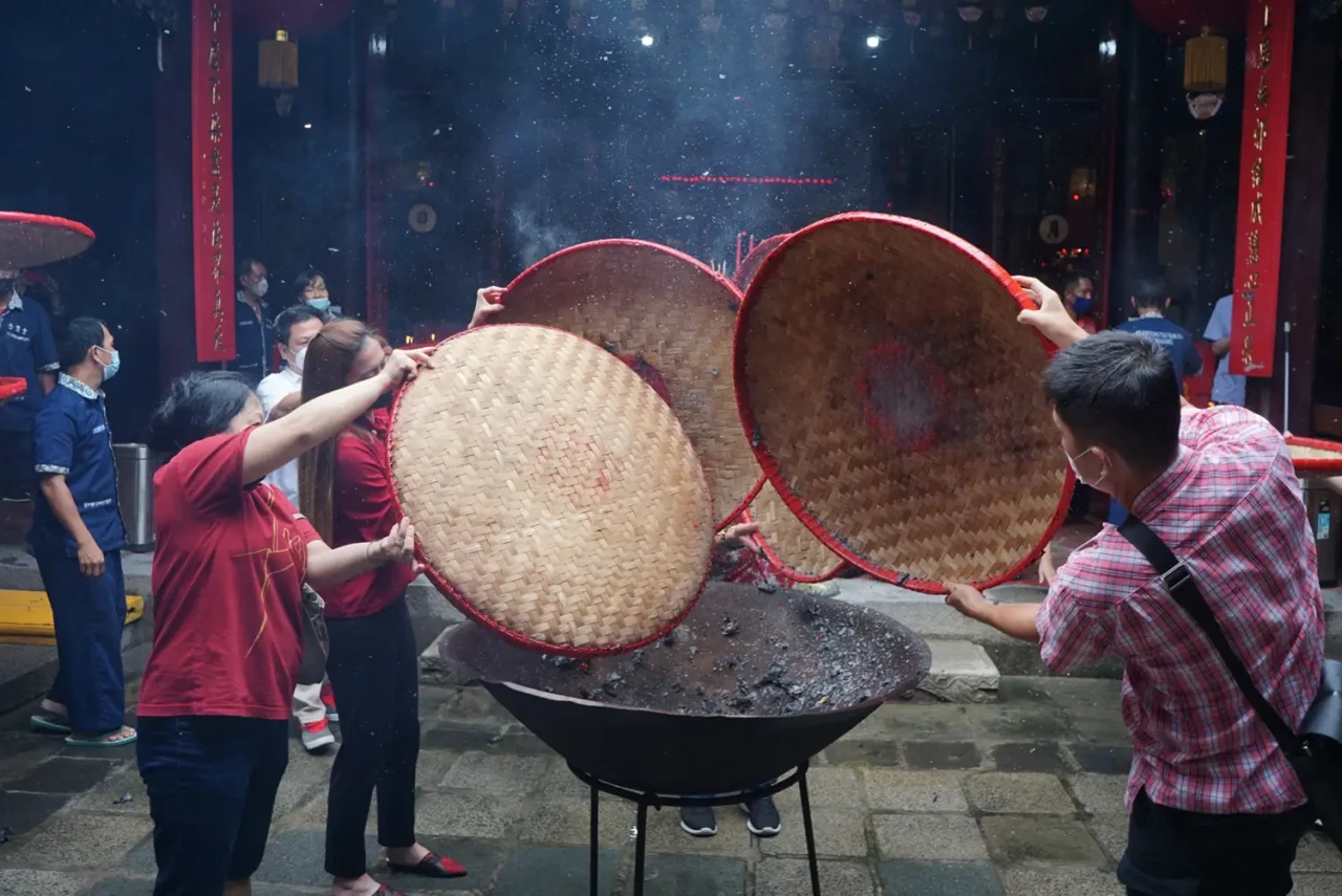 Tradisi Ritual Bakar...
