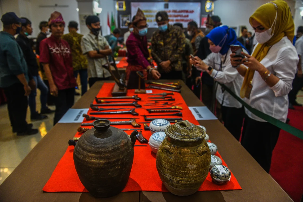 Penampakan Benda Pusaka...