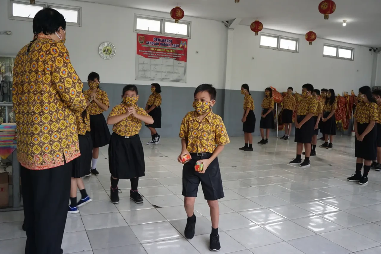 Jaga Tradisi Imlek,...