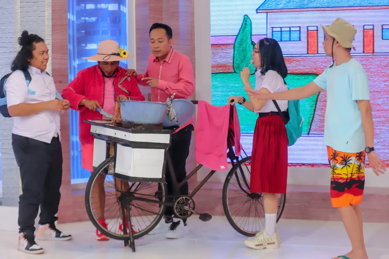 Pakai Seragam SD, Wika...