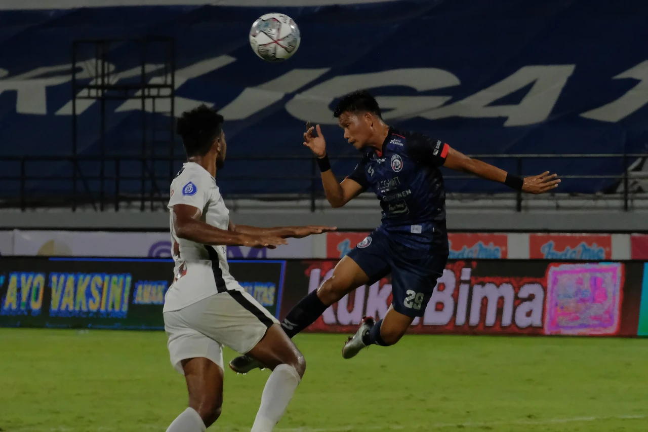 Arema FC Kalahkan Persipura...