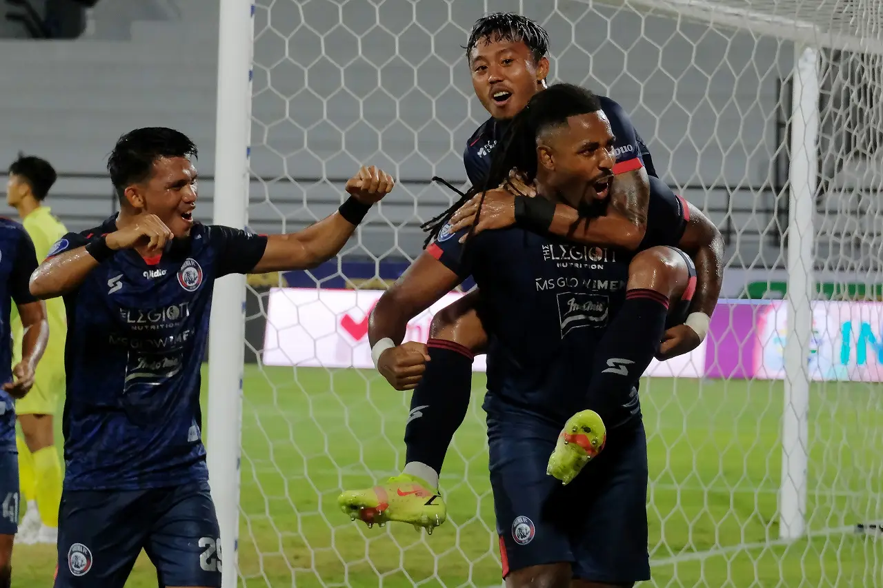 Arema FC Kalahkan Persipura...