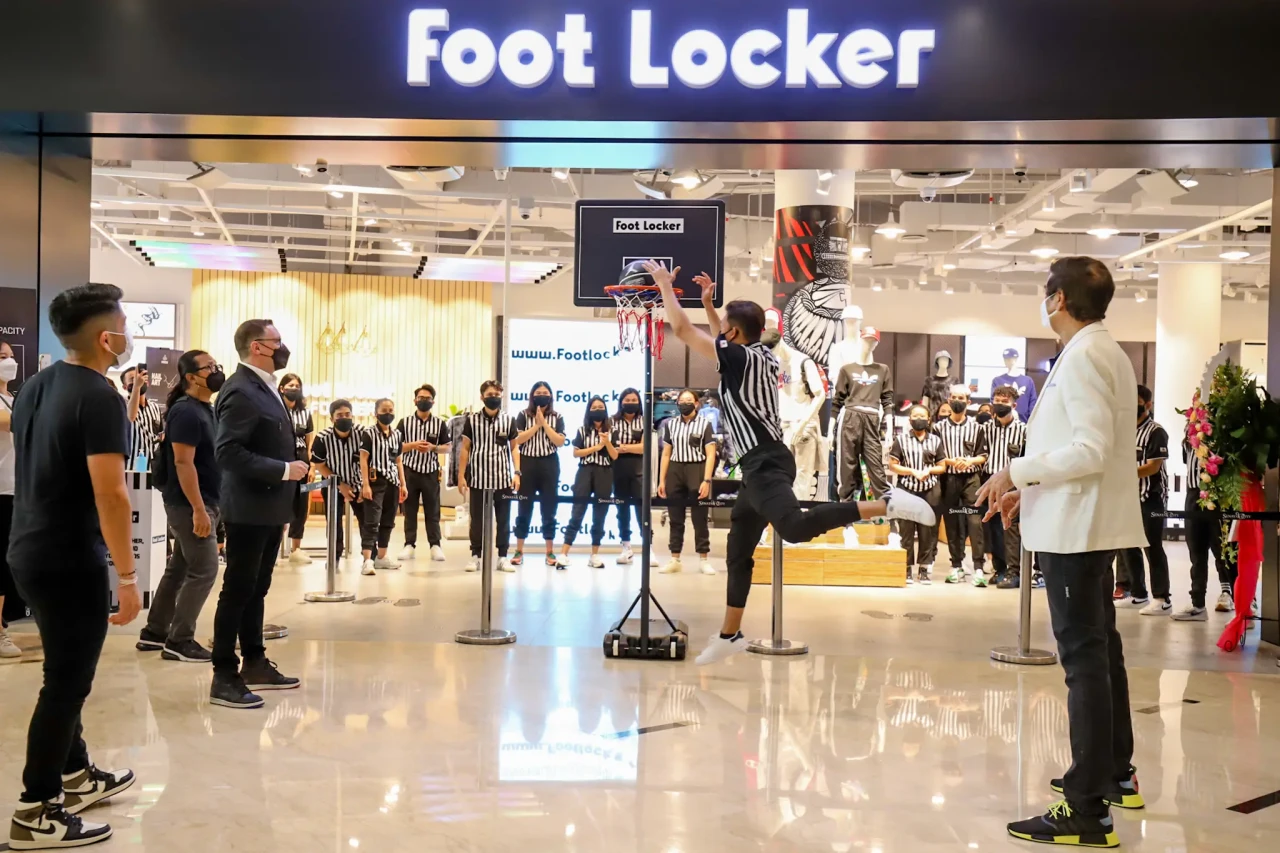 Foot Locker Resmi Buka...