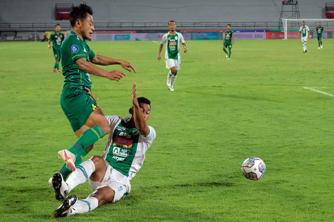 Persebaya Surabaya Taklukkan...