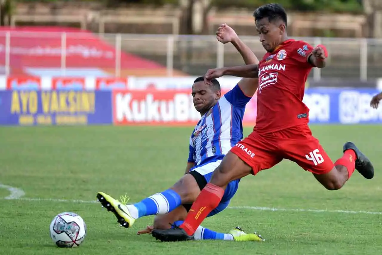 Persija Tak Berkutik,...