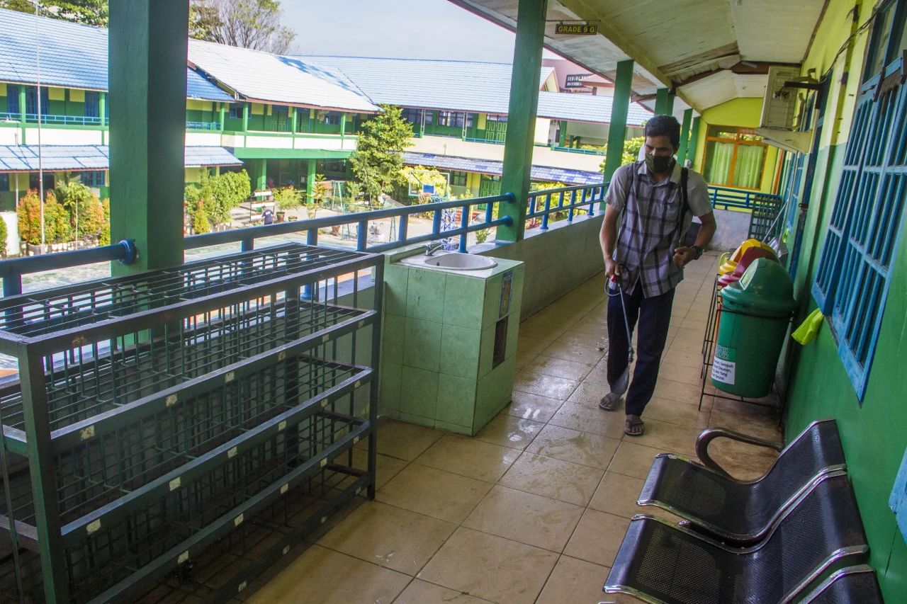 Penutupan Sejumlah Sekolah...