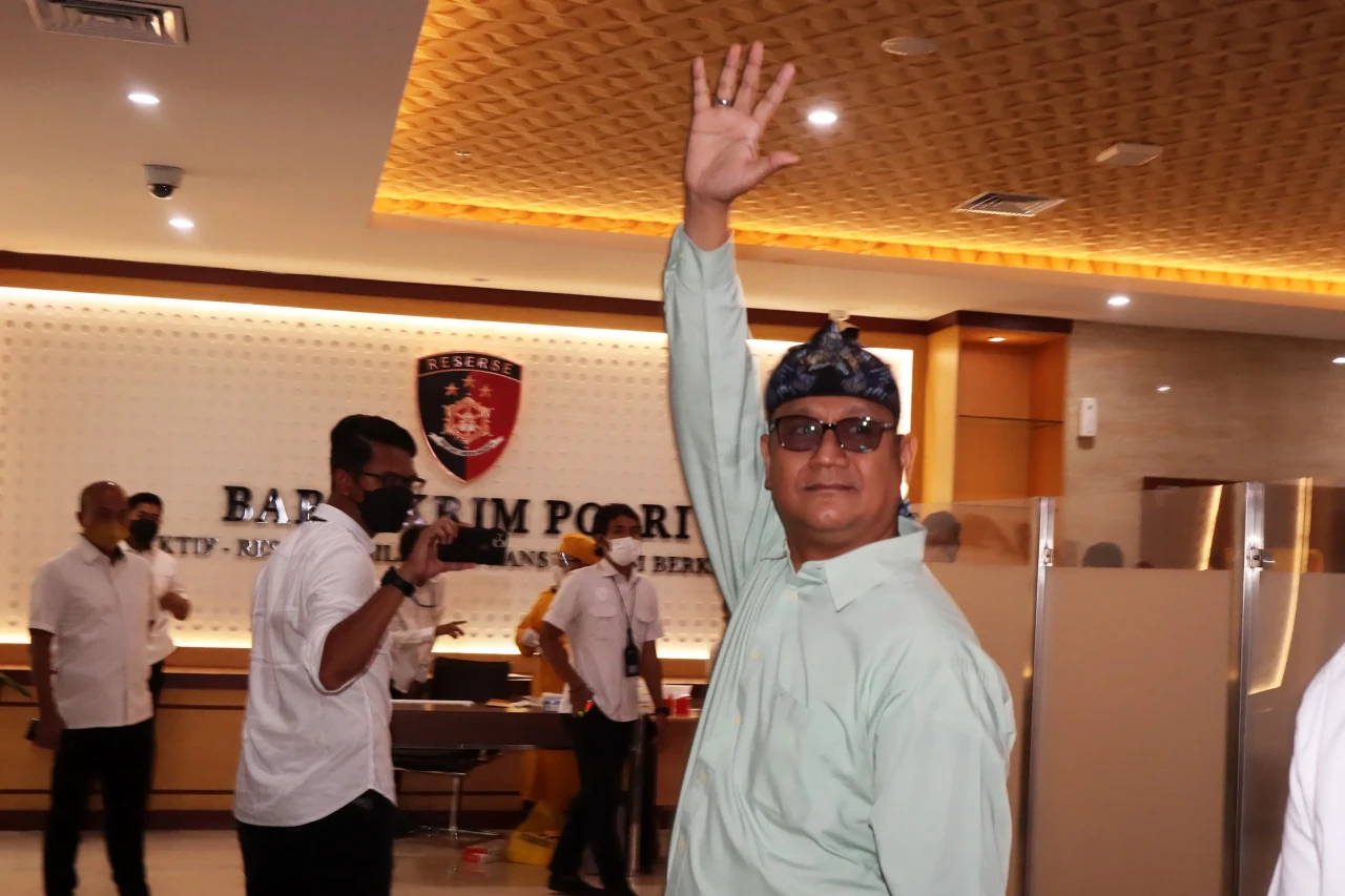 Edy Mulyadi Diperiksa...