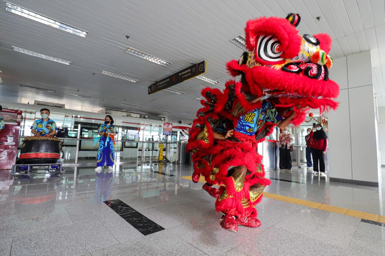 Atraksi Barongsai Hibur...
