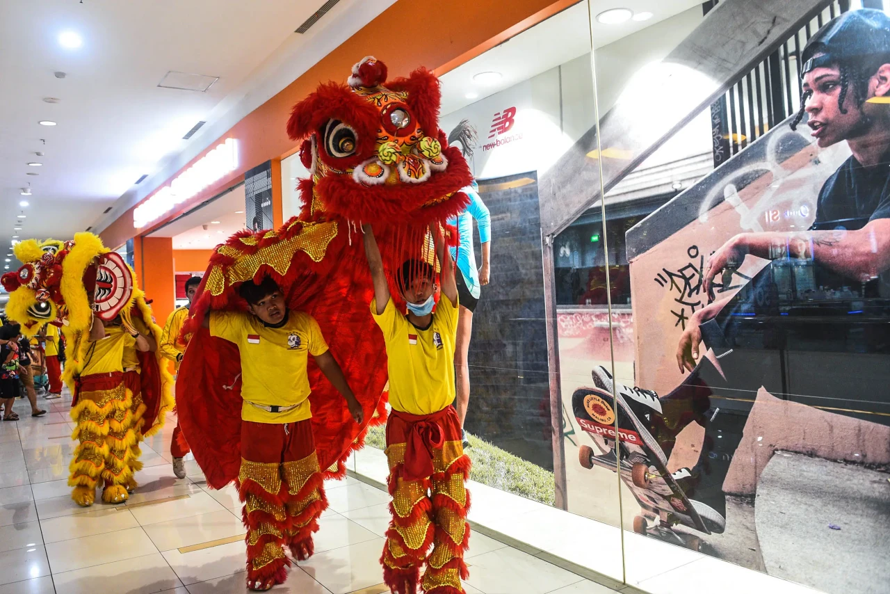 Barongsai Meriahkan...
