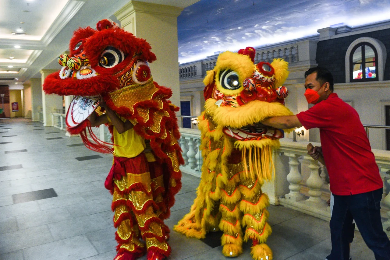 Barongsai Meriahkan...