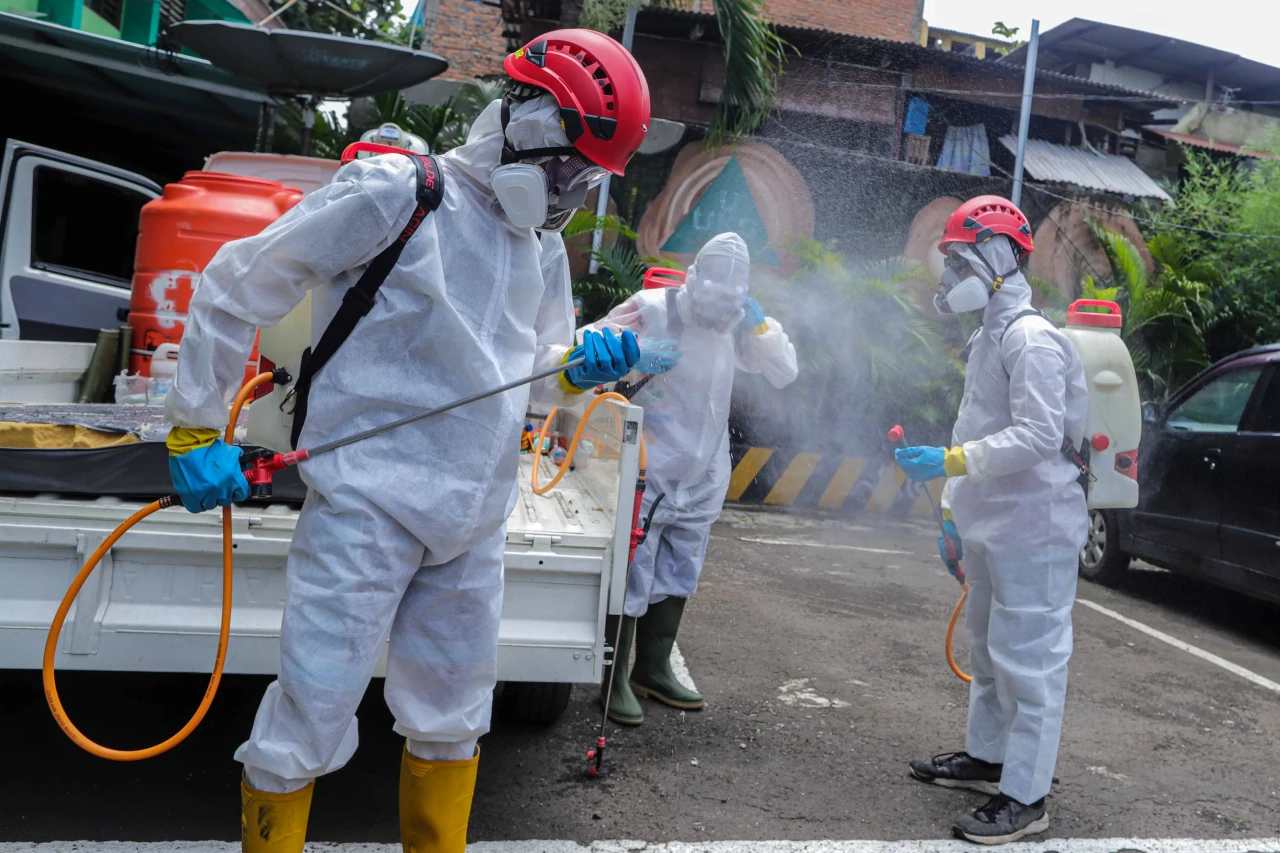 Penyemprotan Disinfektan...