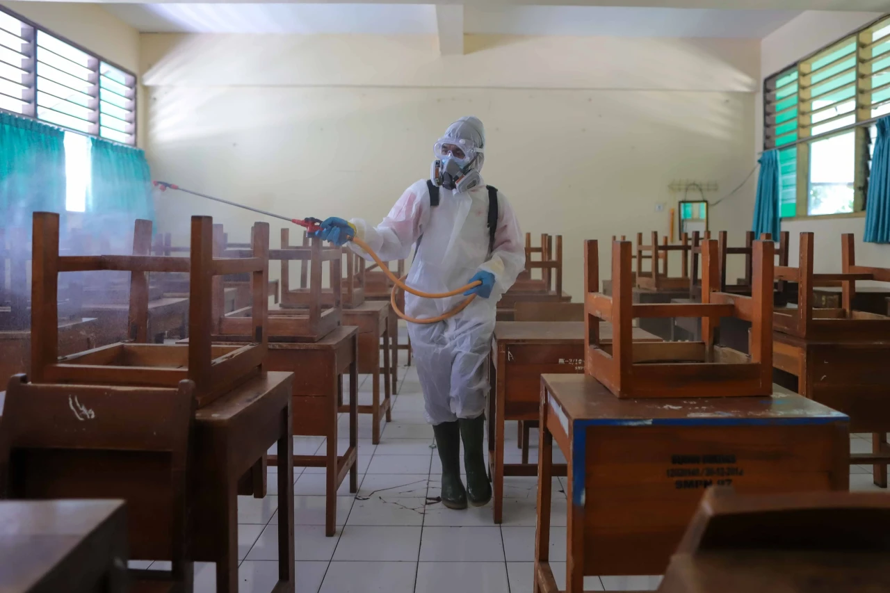 Penyemprotan Disinfektan...
