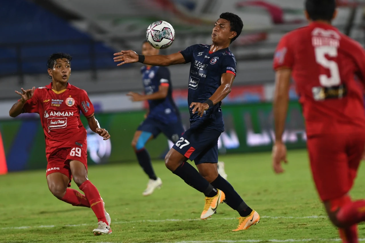 Persija Ditahan Imbang...