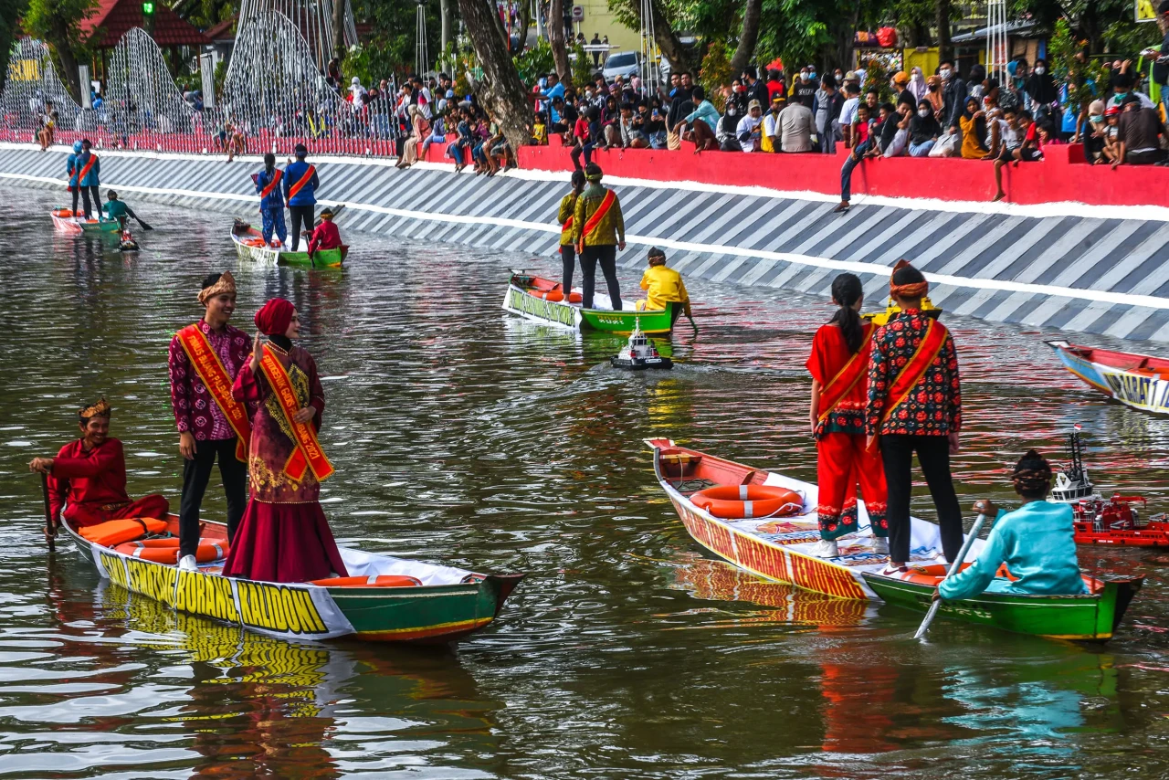 Kemeriahan Festival...