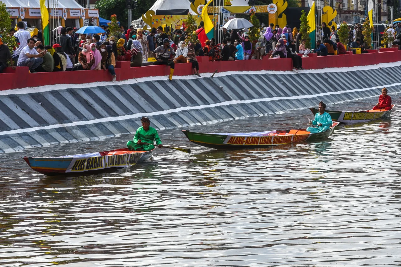 Kemeriahan Festival...