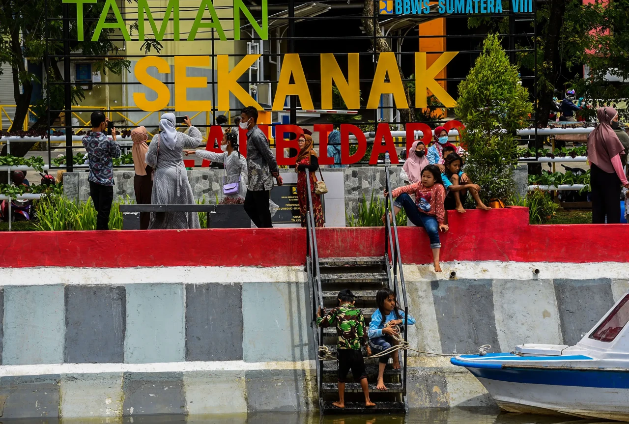 Pengunjung Abaikan Prokes,...