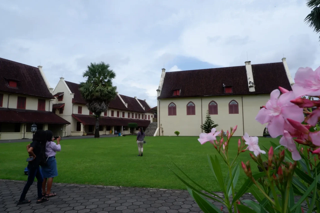 Wisata Sejarah Benteng...