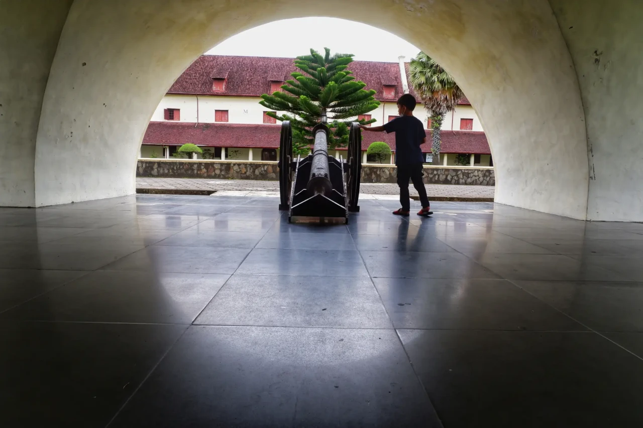 Wisata Sejarah Benteng...