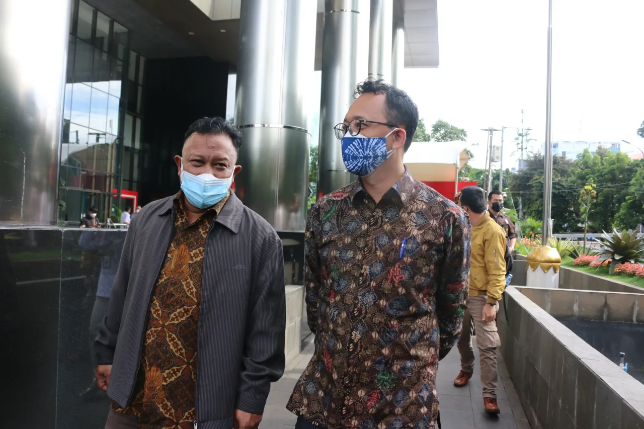 Komnas HAM Periksa Bupati...