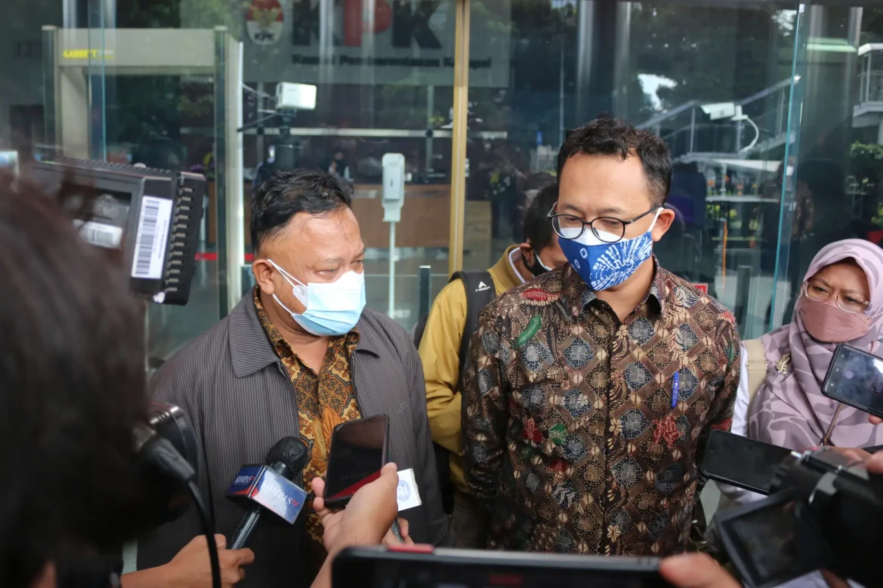 Komnas HAM Periksa Bupati...
