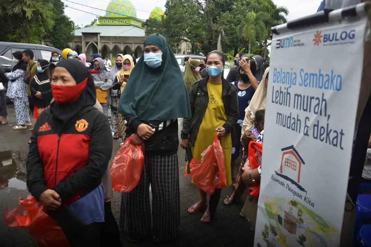 Warga Gowa Serbu Pasar...