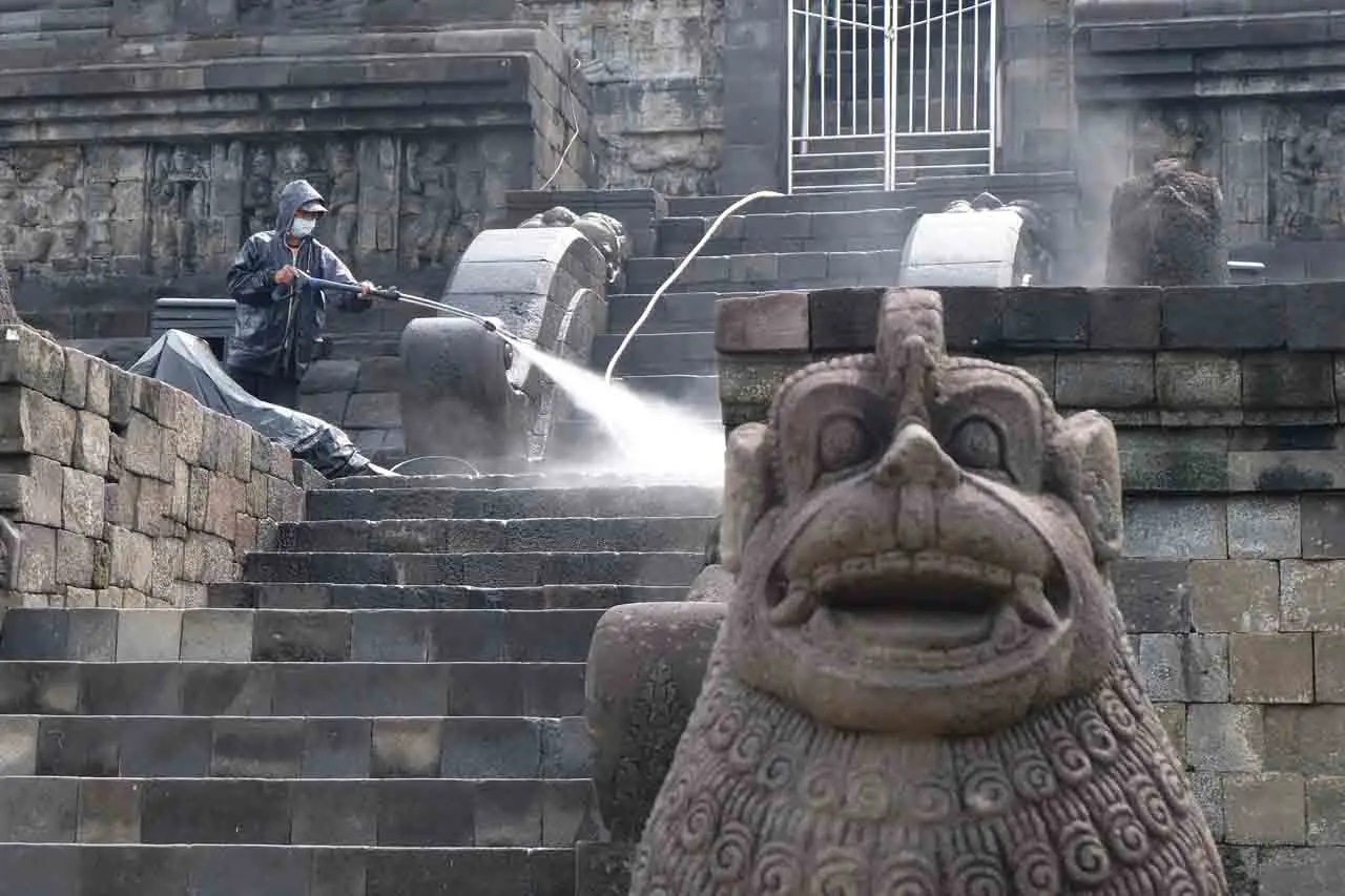 Perawatan Rutin Candi...