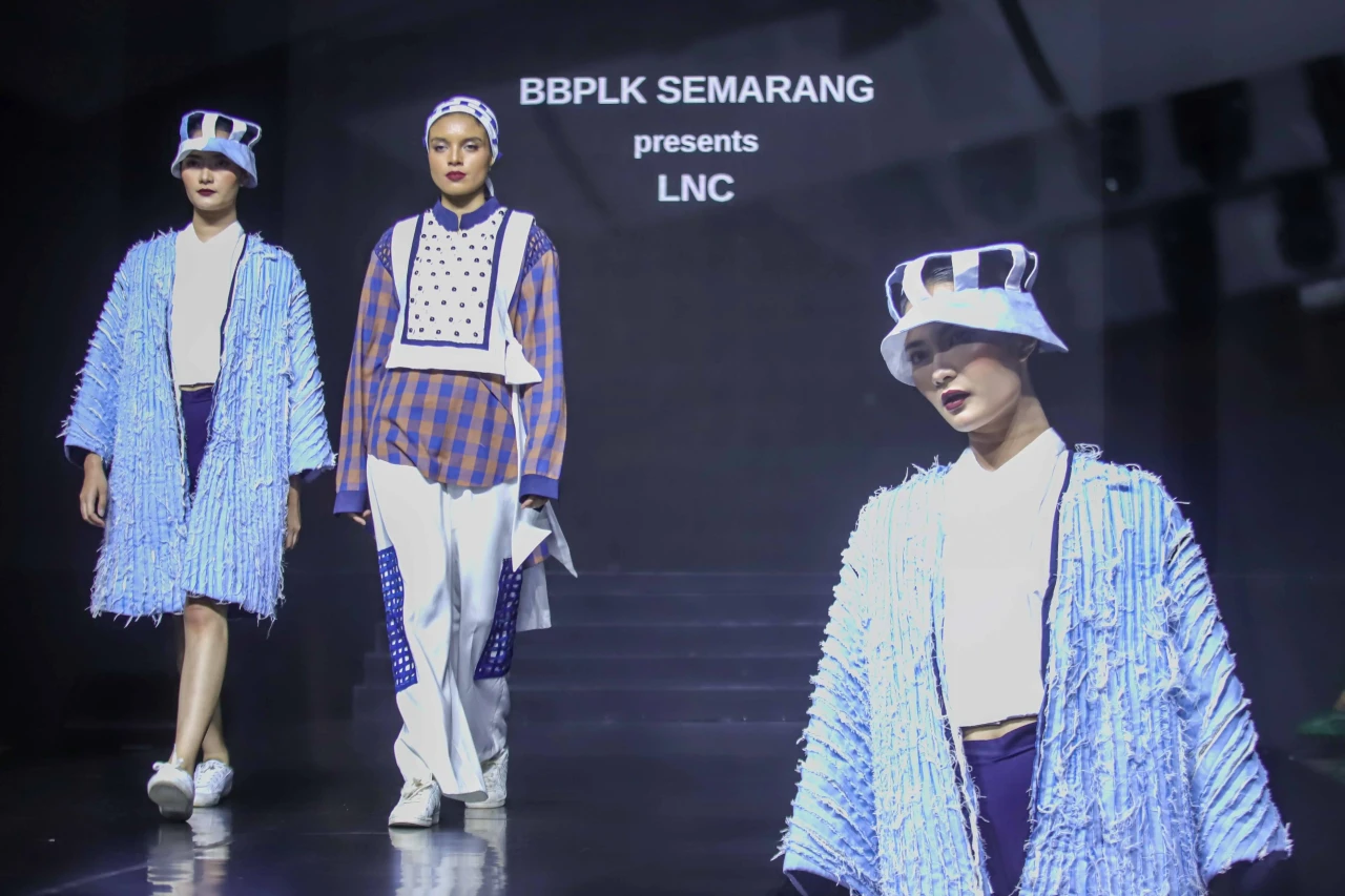 Melihat Lenggak-lenggok...
