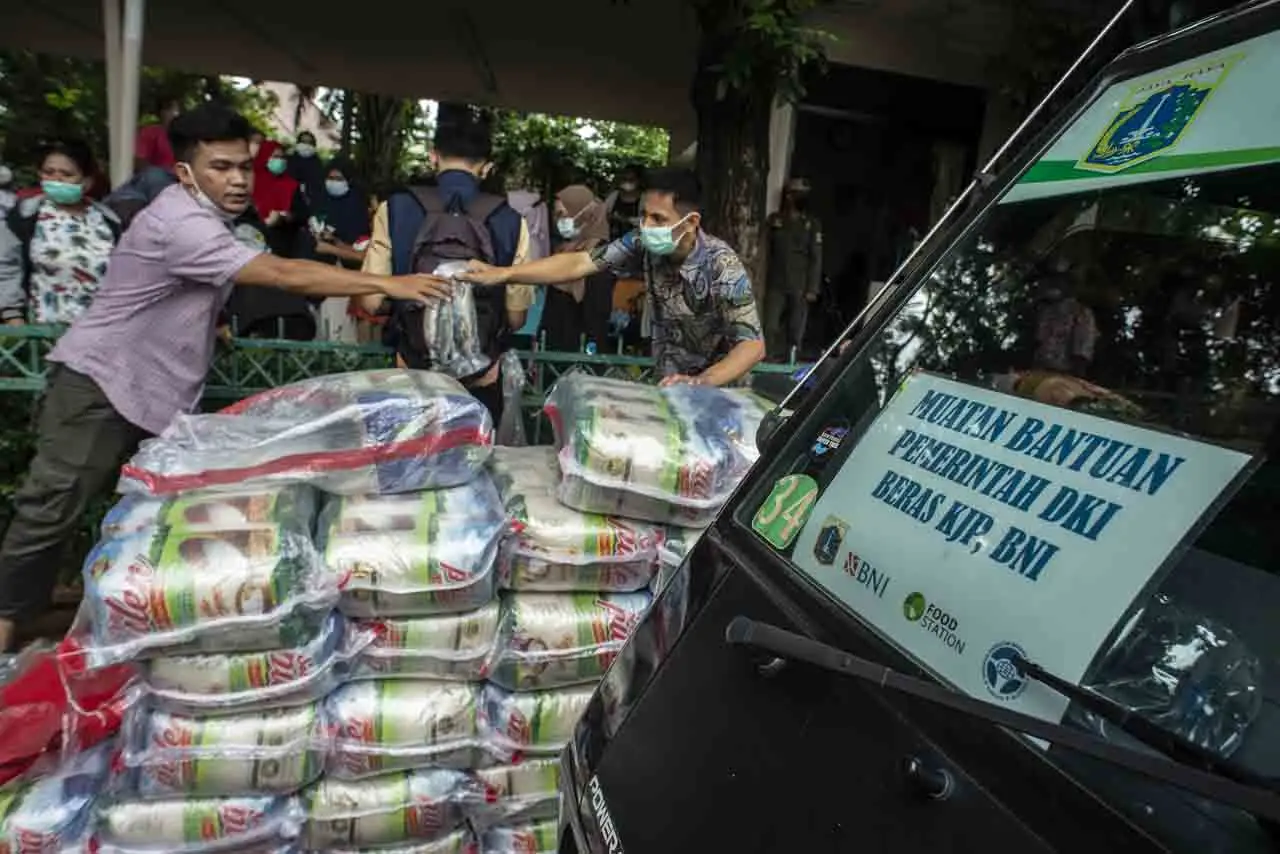 Penyaluran Bahan Pangan...