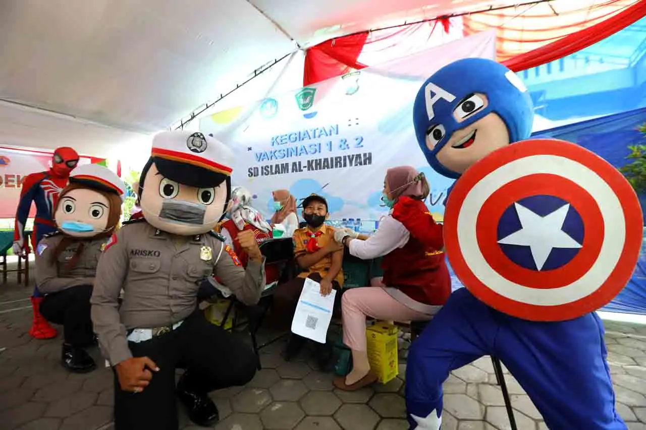 Pakai Kostum Super Hero,...