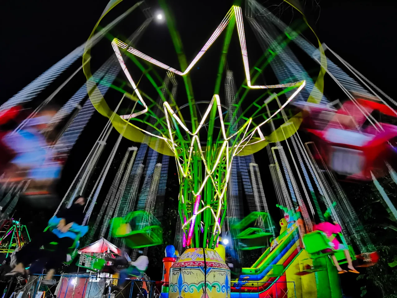 Warna-warni Pasar Malam...