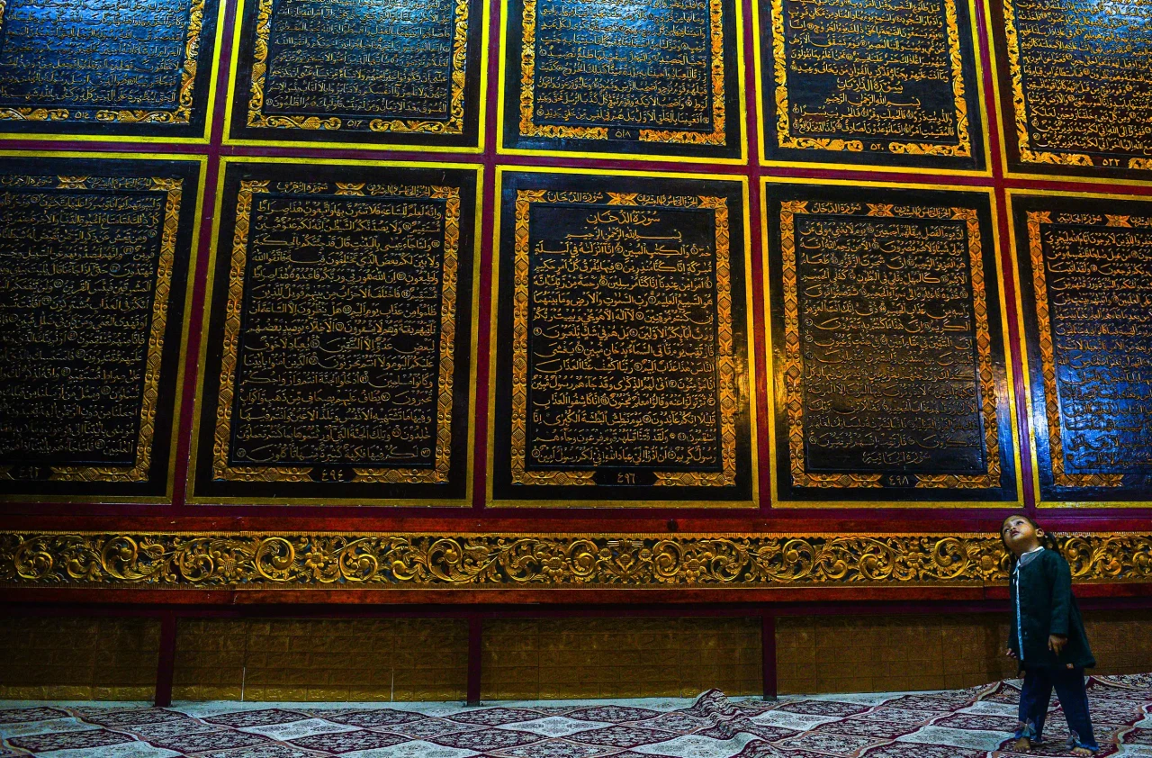 Mengunjungi Alquran...