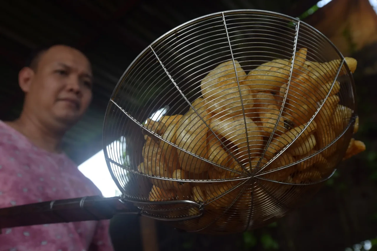 Geliat Produksi Kerupuk...