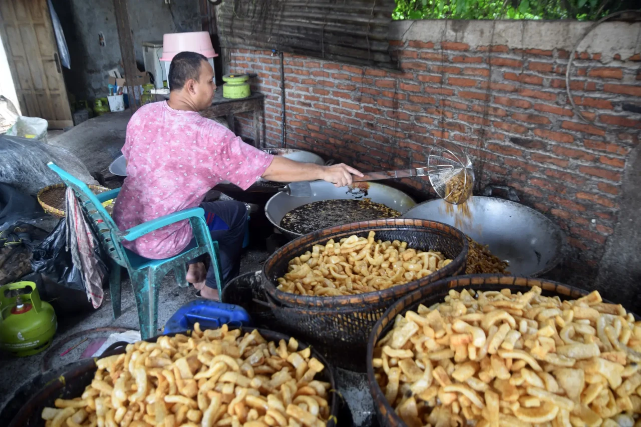 Geliat Produksi Kerupuk...