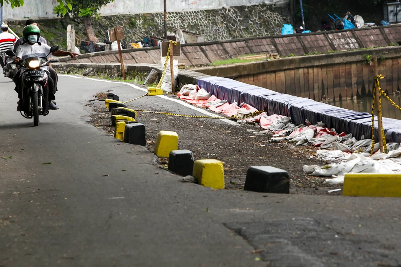Jalan Inspeksi Kali...