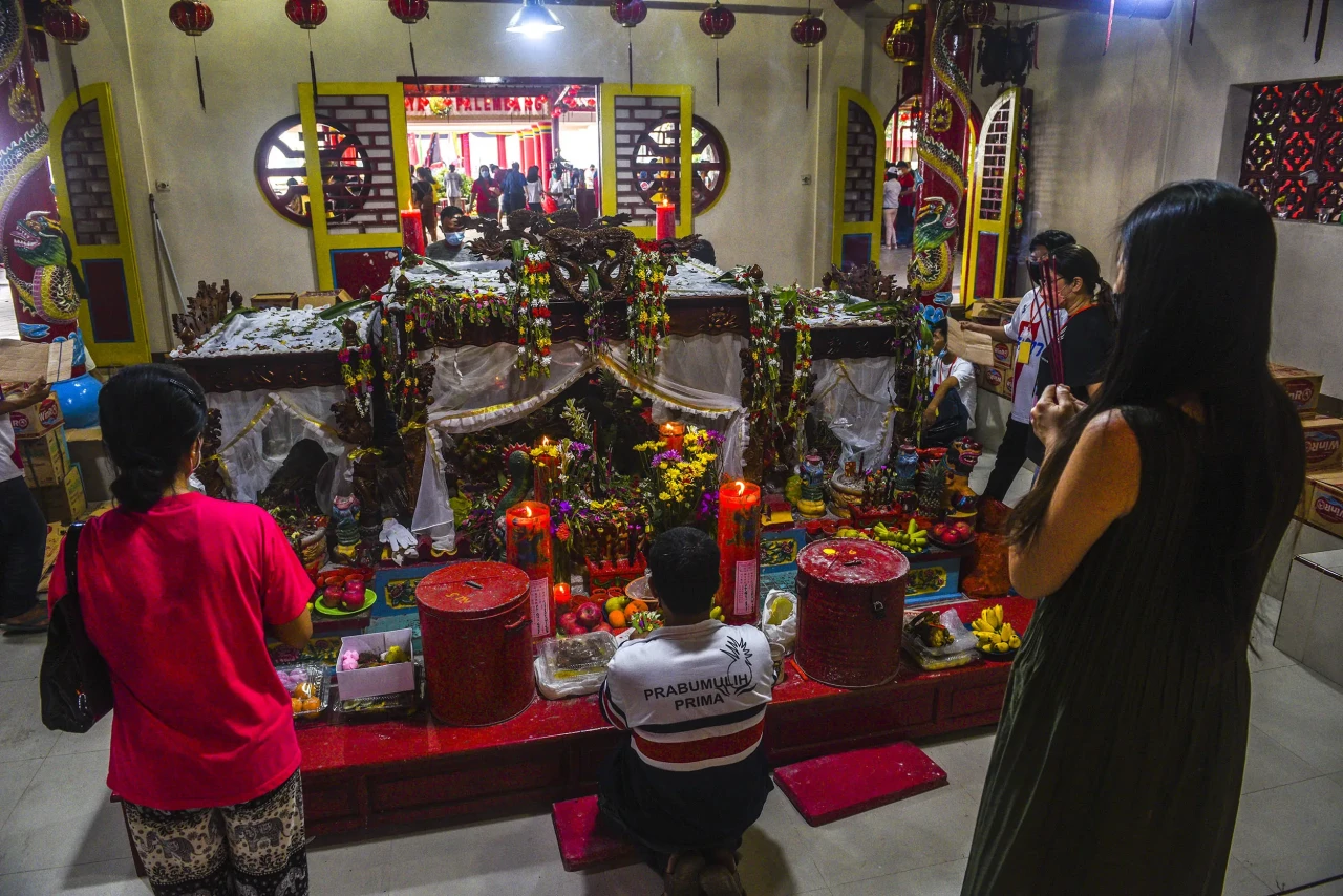 Ritual Cap Go Meh Pulau...
