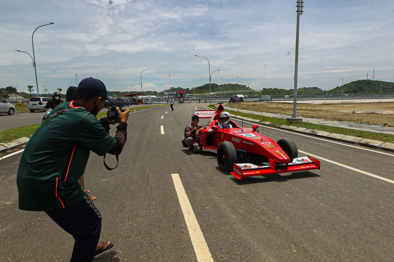 Keren, Warga Lombok...