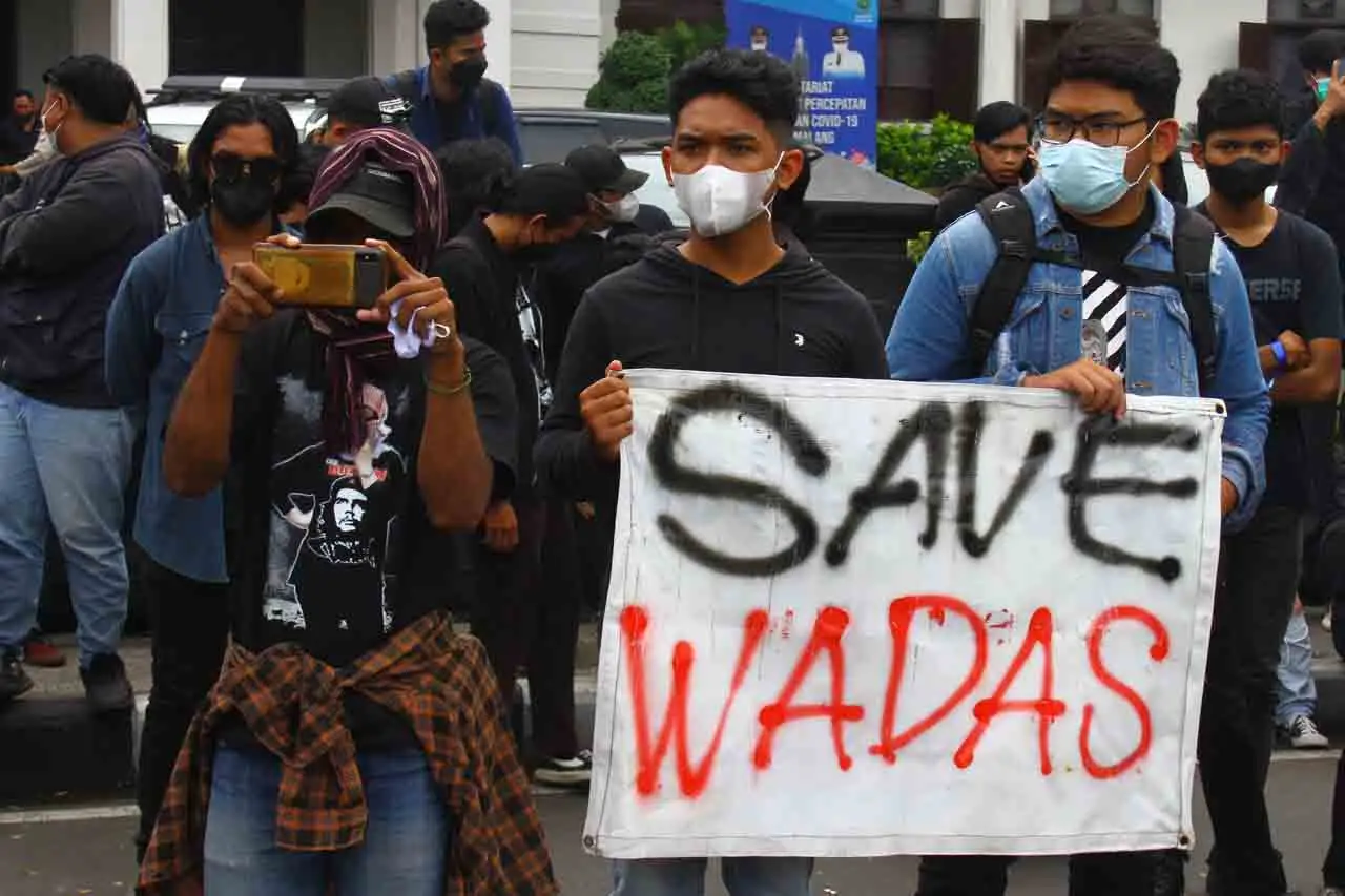 Aksi Mahasiswa Tuntut...