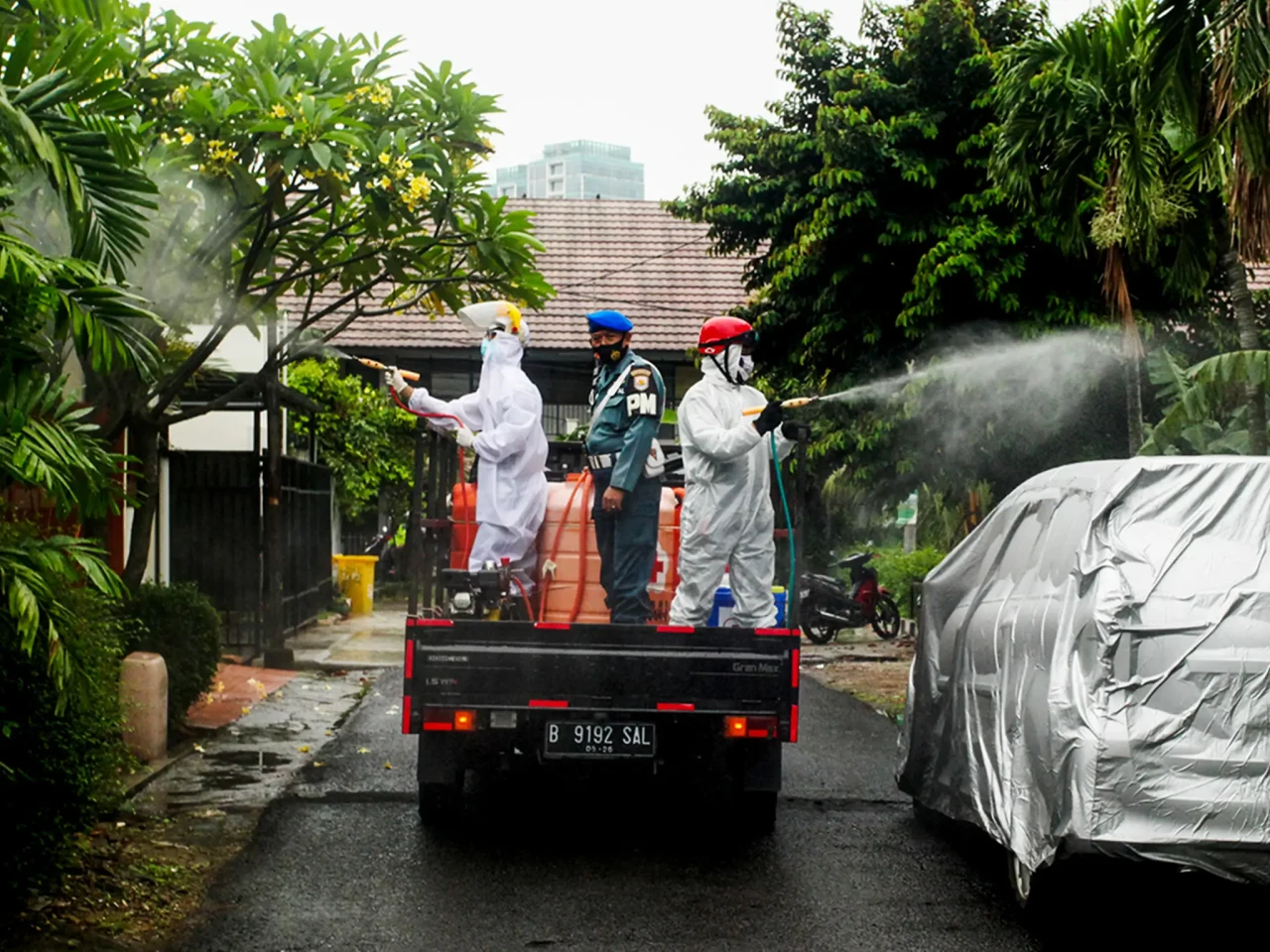 Penyemprotan Disinfektan...