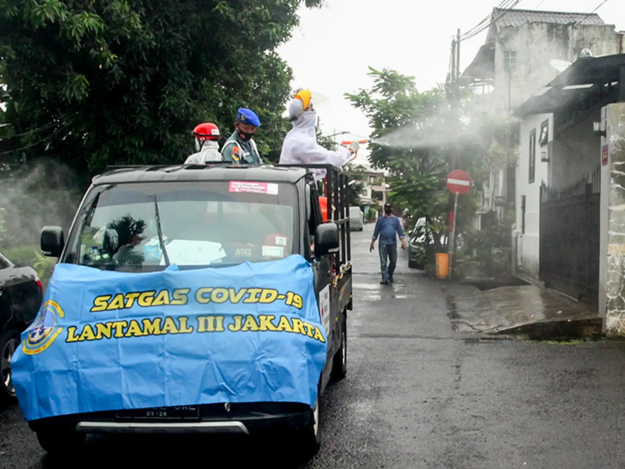 Penyemprotan Disinfektan...