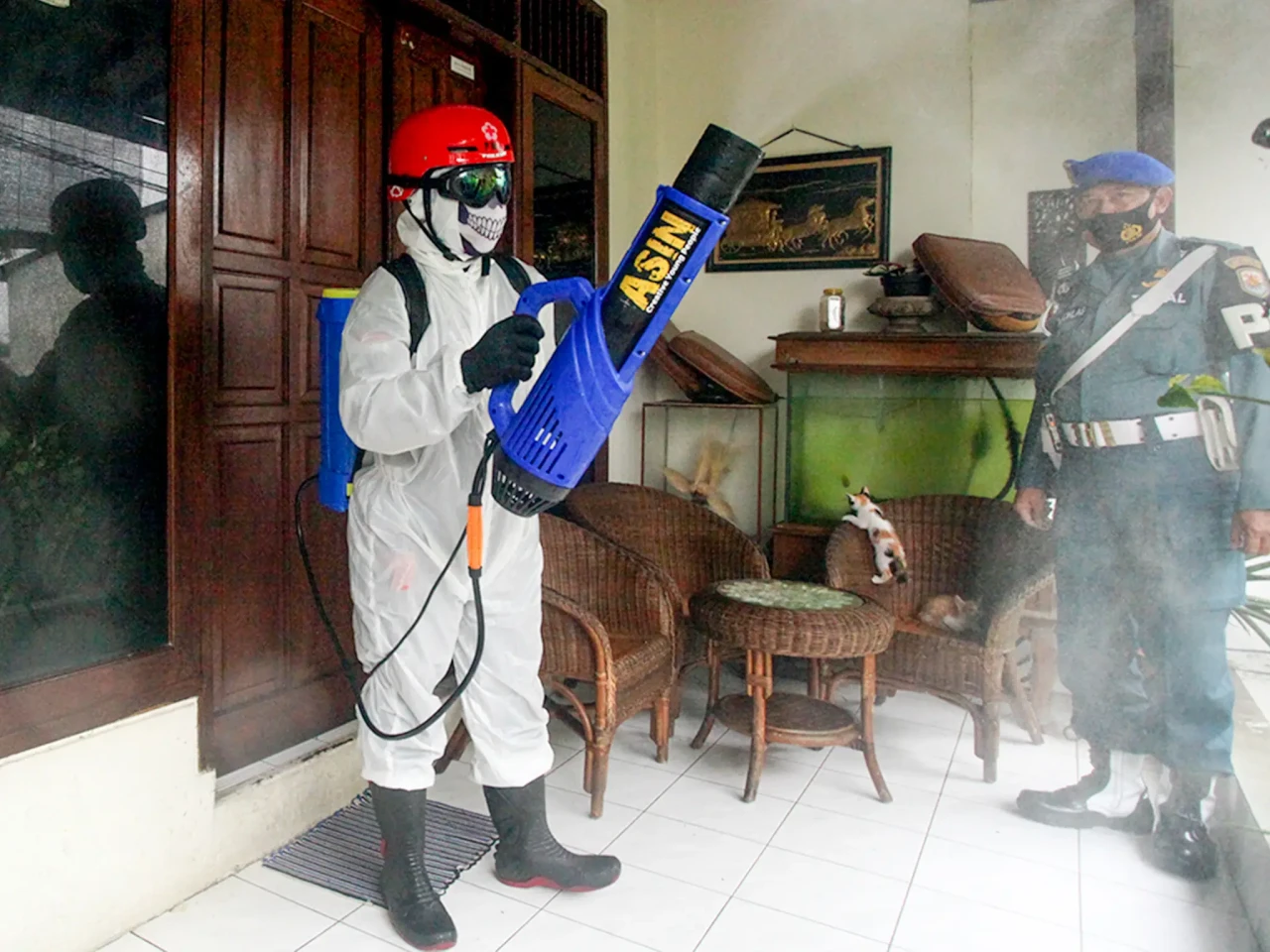 Penyemprotan Disinfektan...