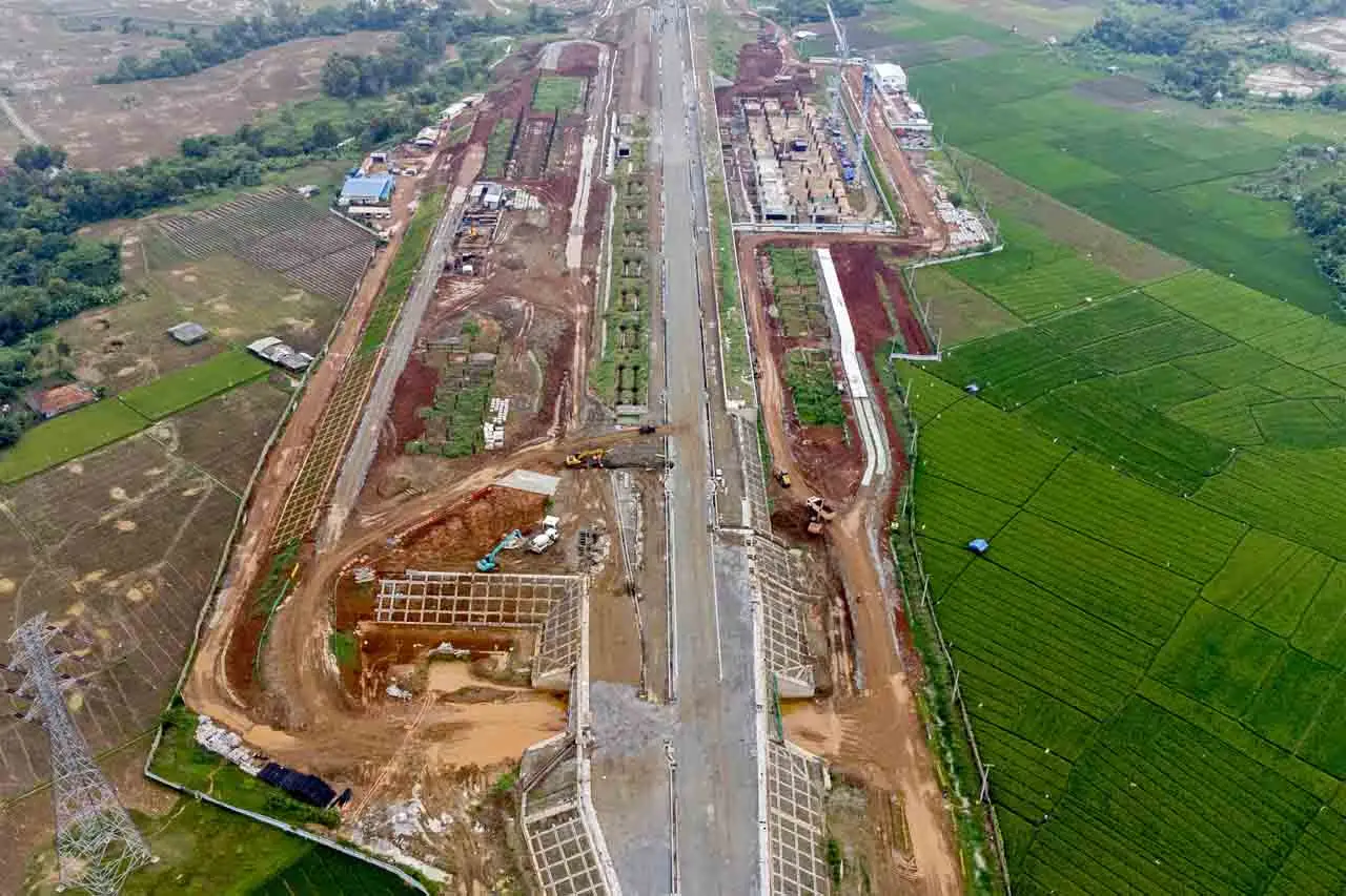 Kontribusi Proyek Kereta...