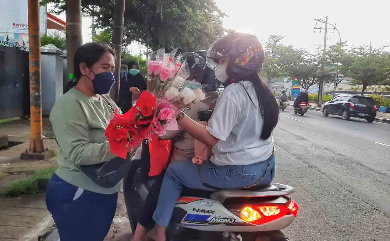 Hari Kasih Sayang, Penjual...