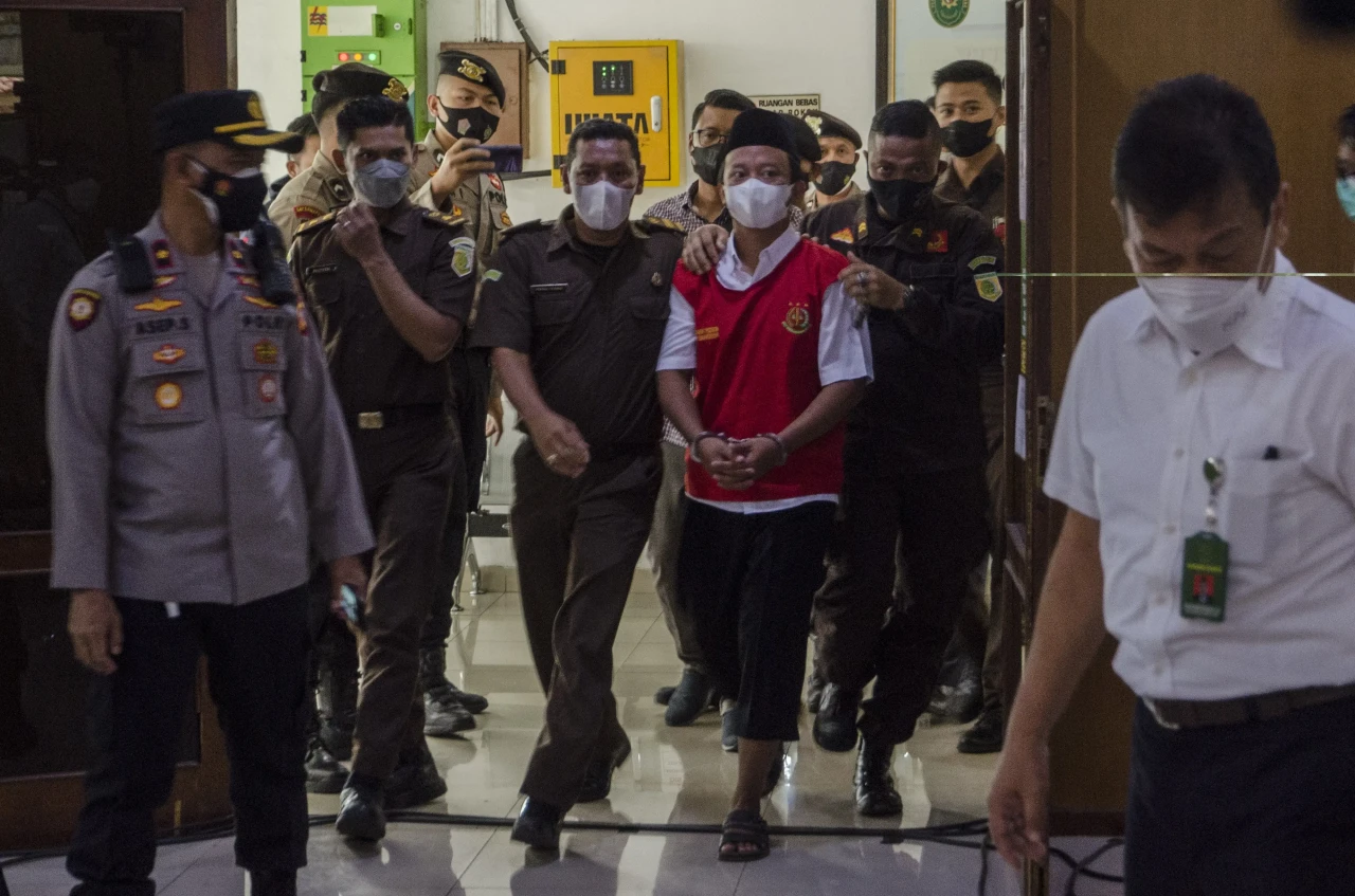 Herry Wirawan, Si Pemerkosa...