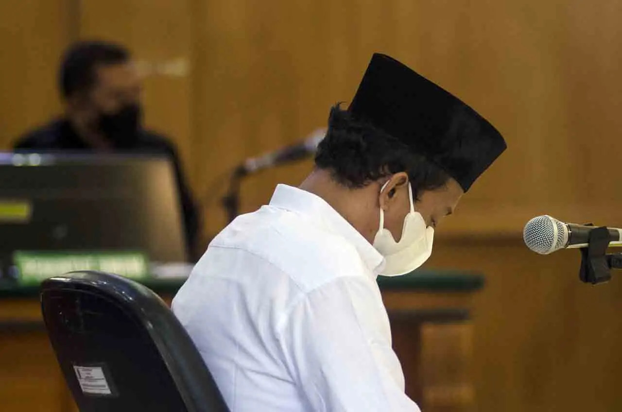 Herry Wirawan, Si Pemerkosa...