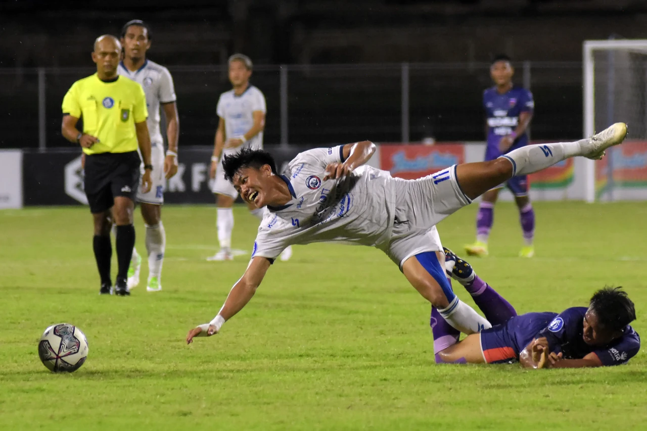 Arema Bungkam Persita...