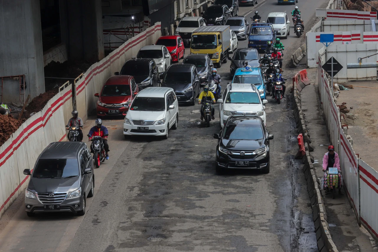 Jalan Berlubang dan...